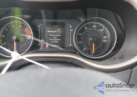 2016 Jeep Cherokee Altitude z USA, uszkodzony, nr VIN 1C4PJMCS7GW102077